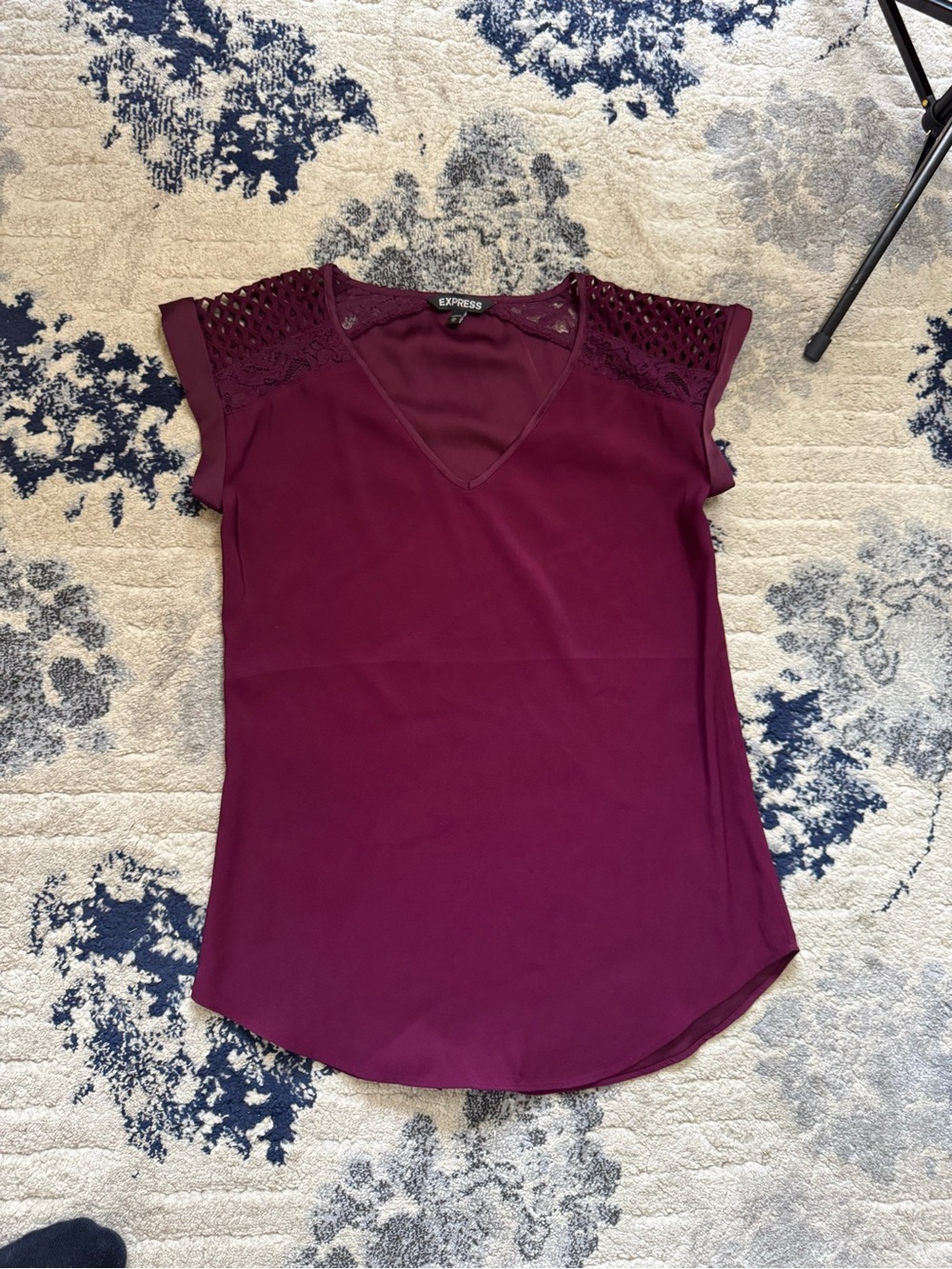 Express Women's Crochet-Accent V-Neck Top in Burgundy
